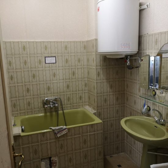 Novaclem - salle de bain avant travaux Studio Delessert - Investissement Marseille